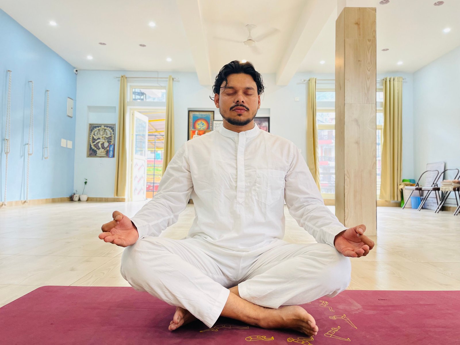 Ankit Tomar teaching yoga anatomy and the neuroscience of yoga in Rishikesh, India